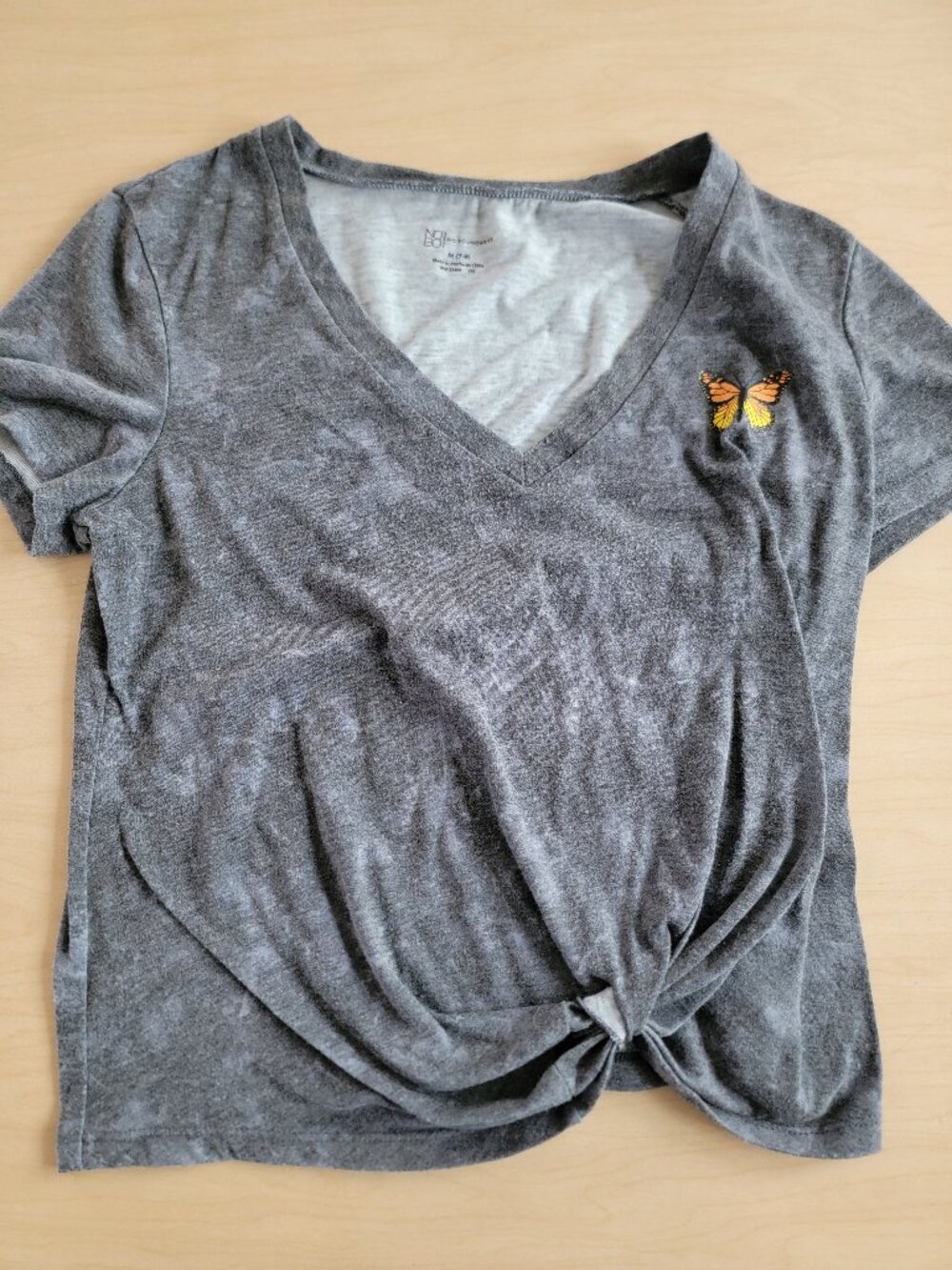 No Boundaries Butterfly Gray v-neck Gathered T-shirt Medium